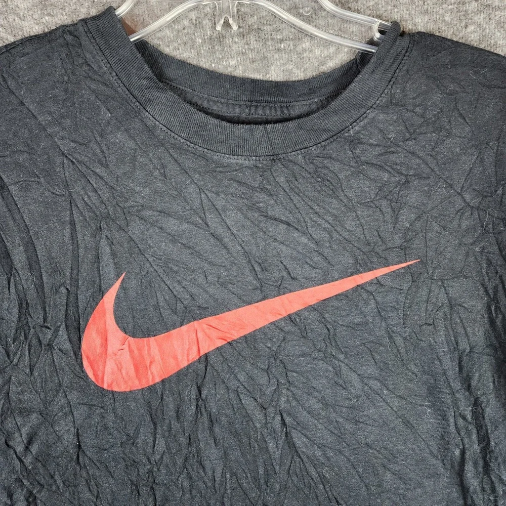Nike T-Shirt Mens L The Nike Tee Black Red Swoosh Logo Graphic Short Sleeve GOOD
